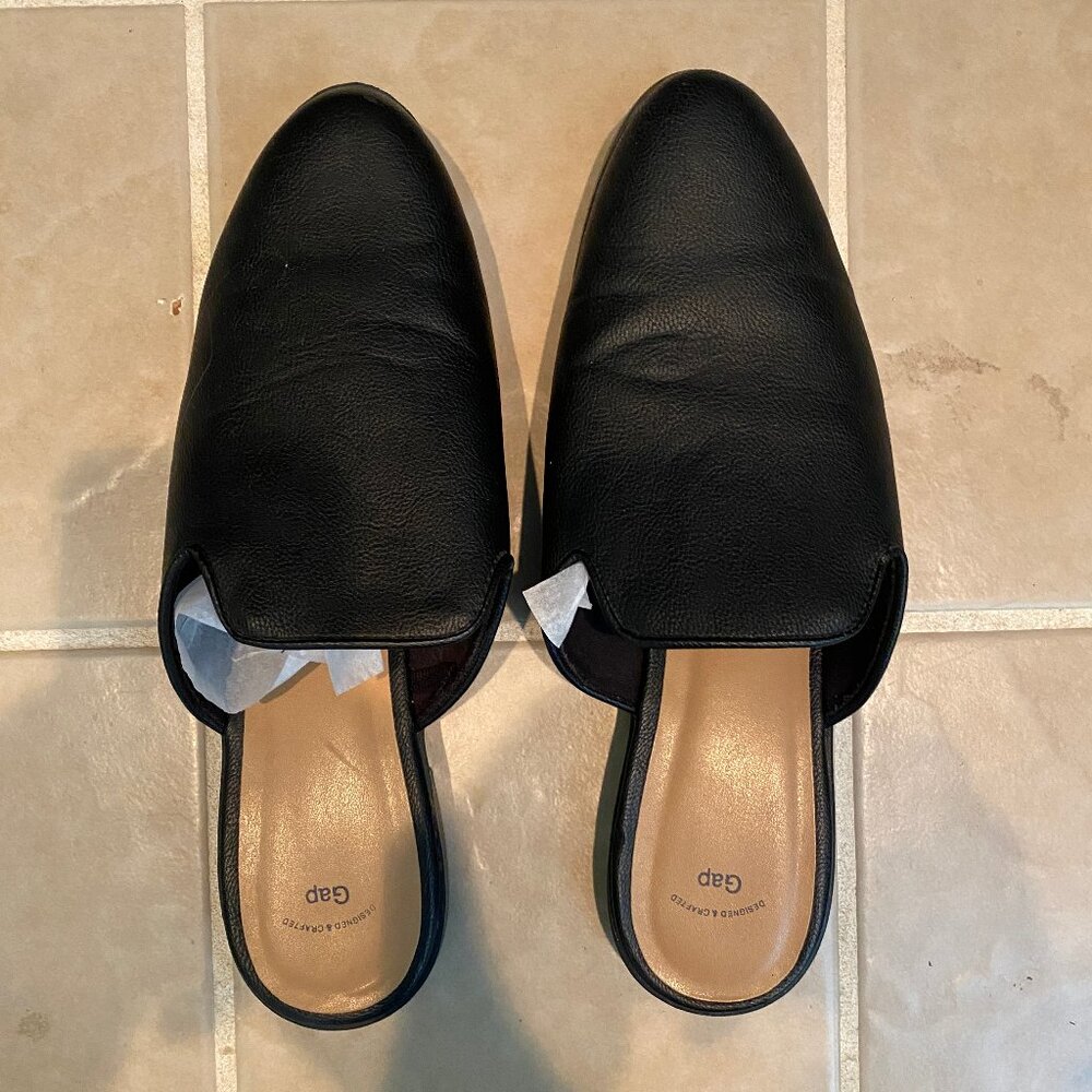 GAP slip on flats brand new